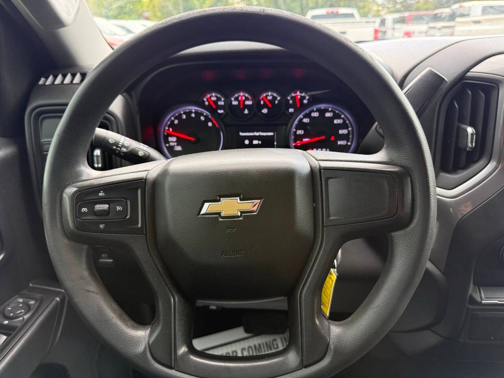 Chevrolet Silverado 1500 Vehicle Full-screen Gallery Image 23