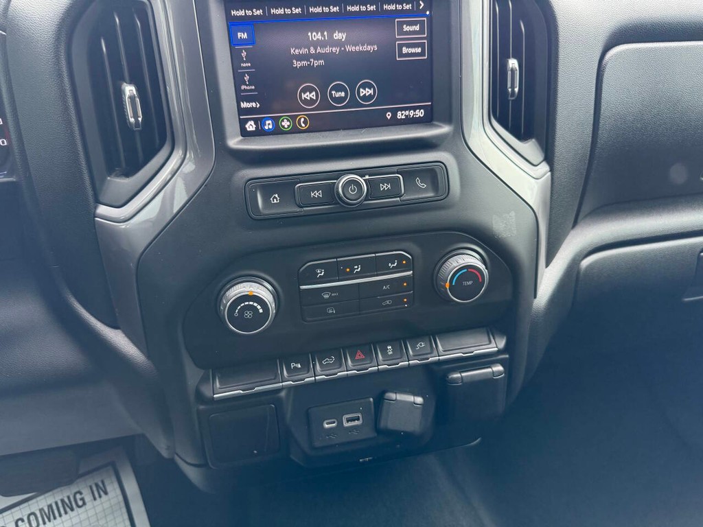 Chevrolet Silverado 1500 Vehicle Full-screen Gallery Image 28