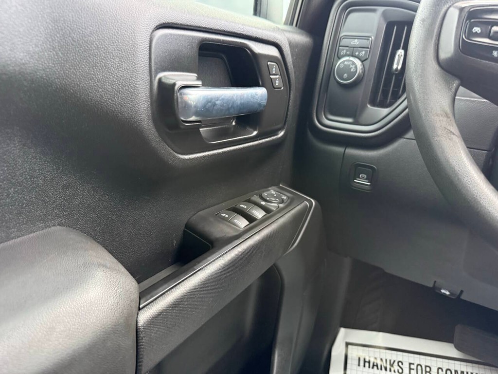 Chevrolet Silverado 1500 Vehicle Full-screen Gallery Image 30