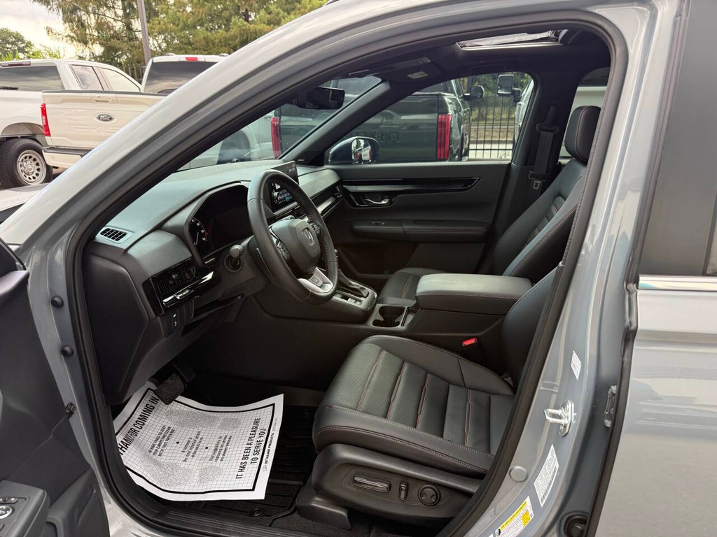 Honda CR-V Hybrid Vehicle Full-screen Gallery Image 07