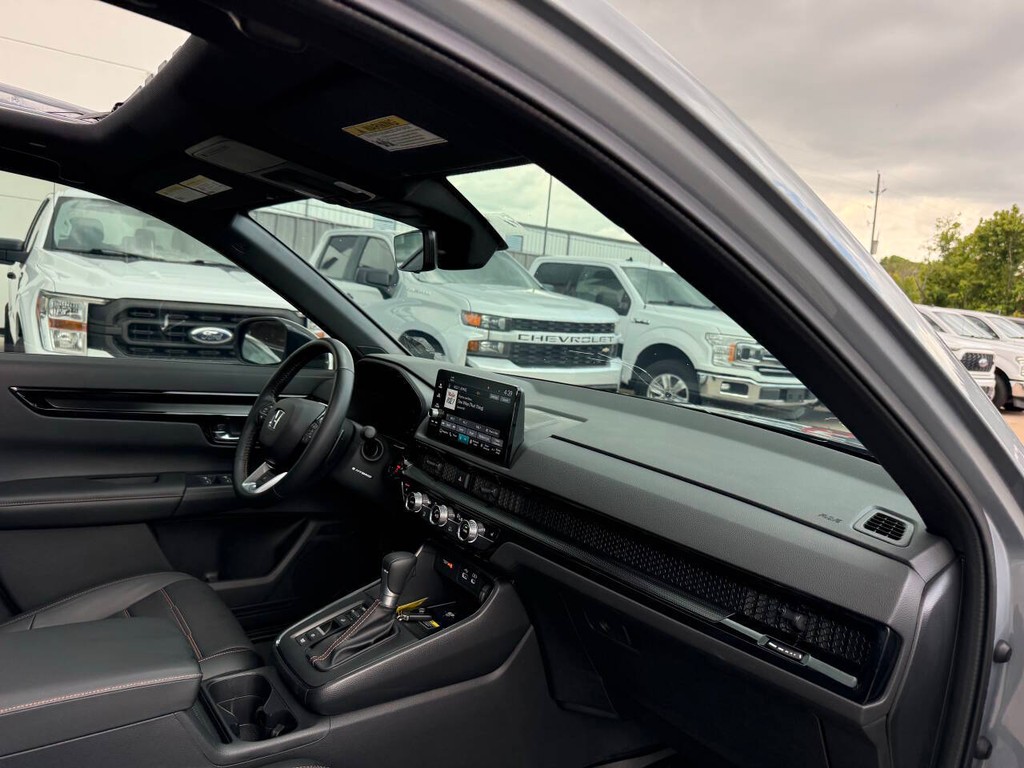 Honda CR-V Hybrid Vehicle Full-screen Gallery Image 09