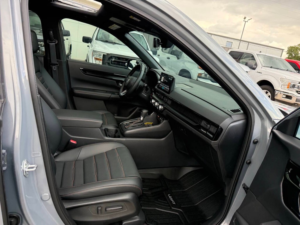 Honda CR-V Hybrid Vehicle Full-screen Gallery Image 10