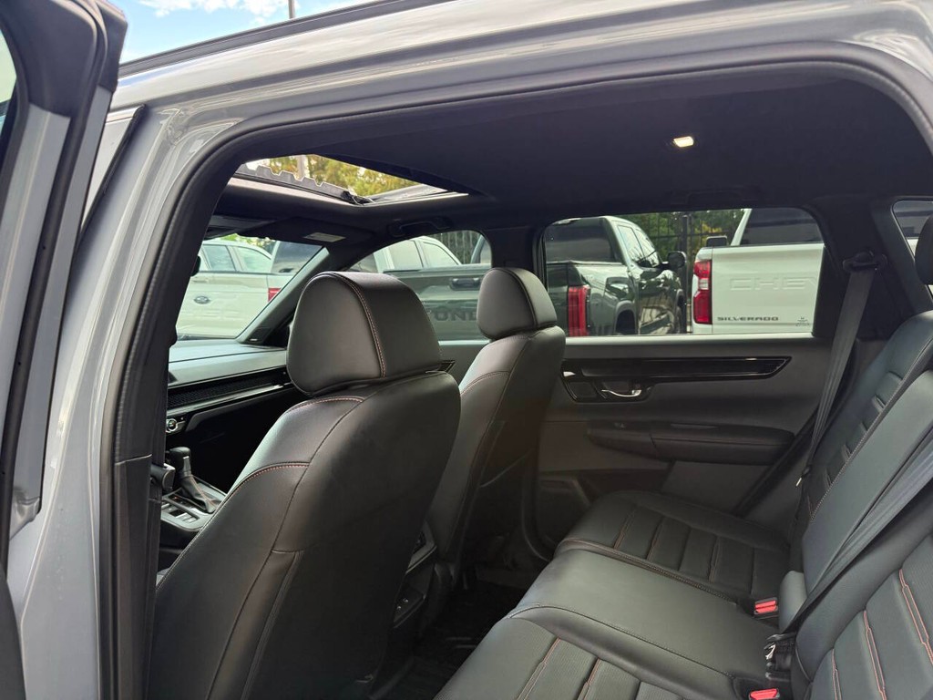 Honda CR-V Hybrid Vehicle Full-screen Gallery Image 12