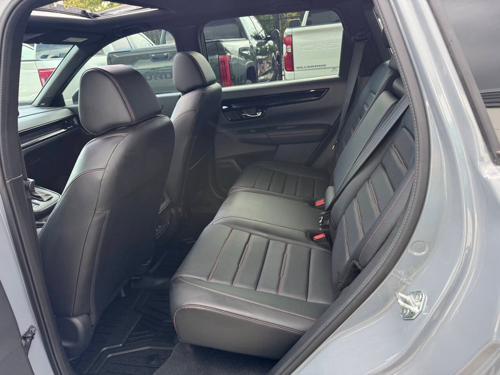 Honda CR-V Hybrid Vehicle Full-screen Gallery Image 13