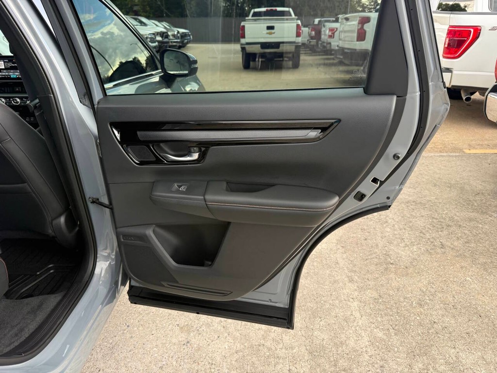 Honda CR-V Hybrid Vehicle Full-screen Gallery Image 16
