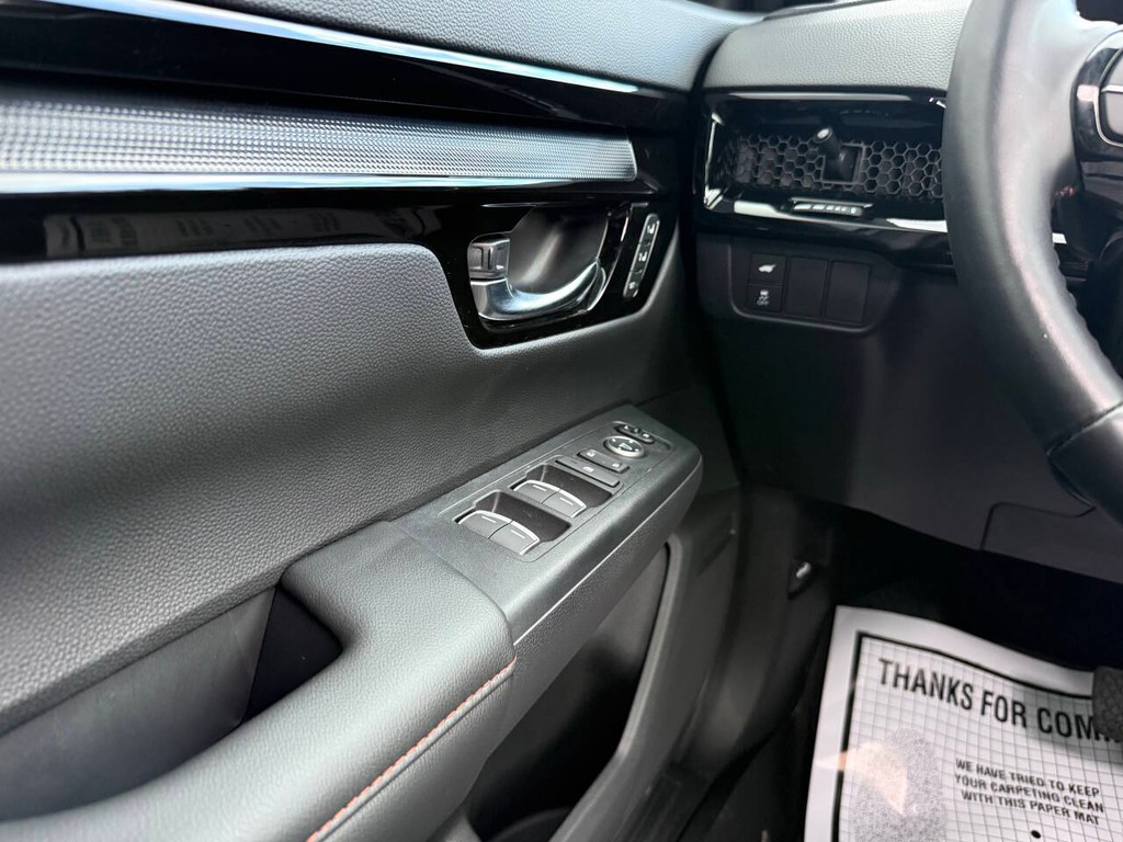 Honda CR-V Hybrid Vehicle Full-screen Gallery Image 32