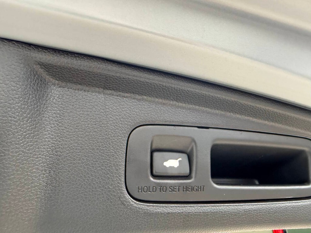 Honda CR-V Hybrid Vehicle Full-screen Gallery Image 39
