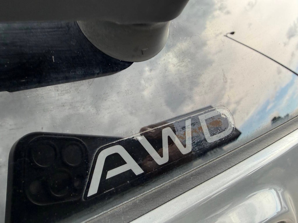 Honda CR-V Hybrid Vehicle Full-screen Gallery Image 43