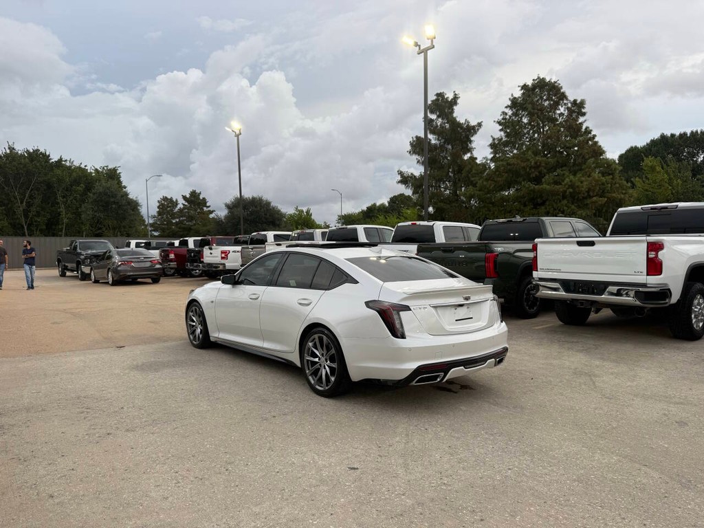 Cadillac CT5 Vehicle Full-screen Gallery Image 04