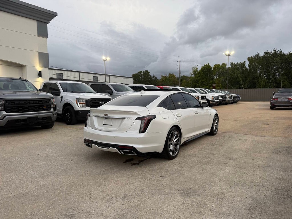 Cadillac CT5 Vehicle Full-screen Gallery Image 05