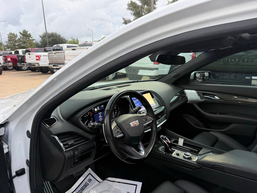Cadillac CT5 Vehicle Full-screen Gallery Image 06