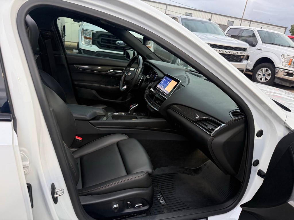 Cadillac CT5 Vehicle Full-screen Gallery Image 10