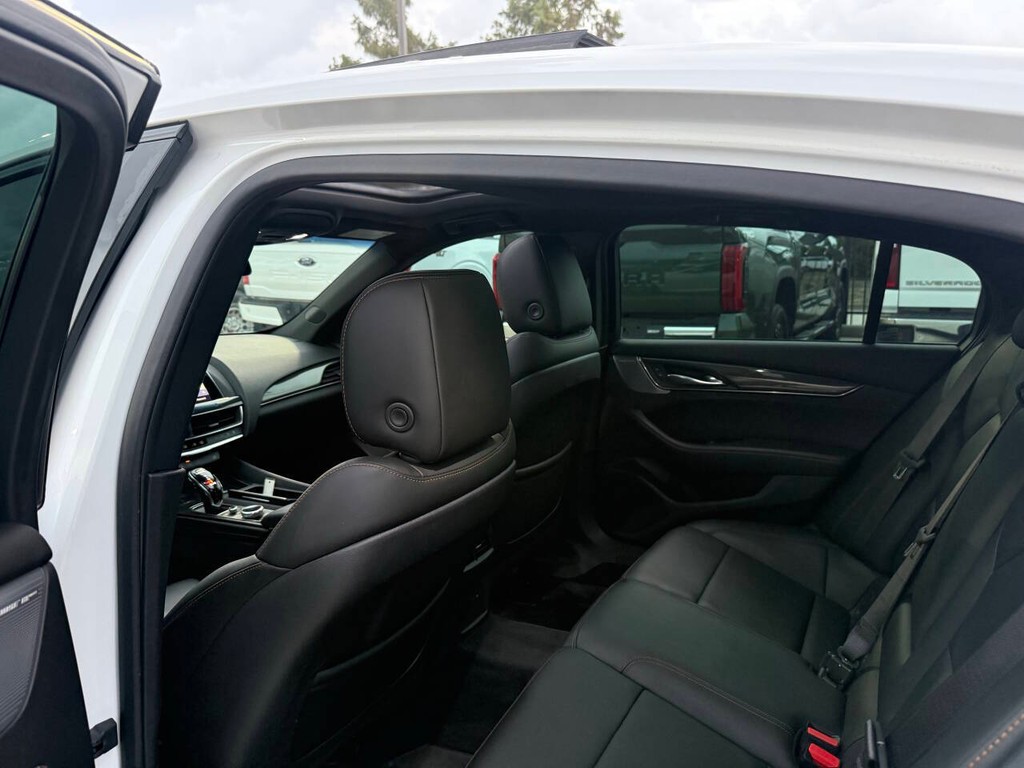 Cadillac CT5 Vehicle Full-screen Gallery Image 12
