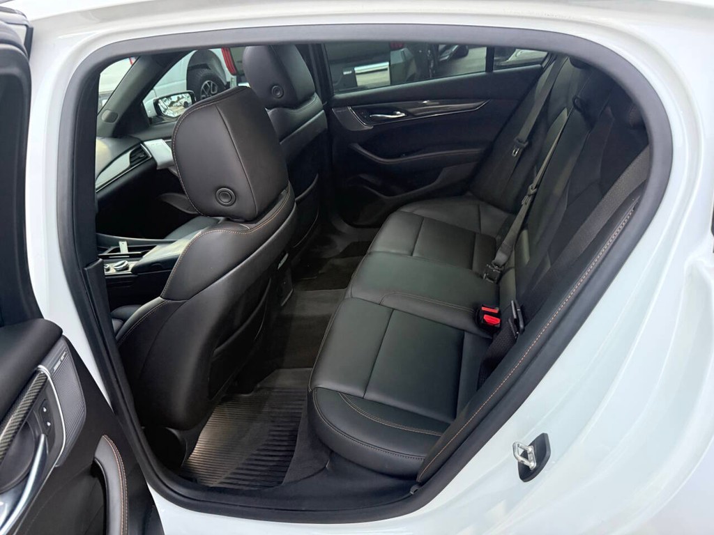 Cadillac CT5 Vehicle Full-screen Gallery Image 13