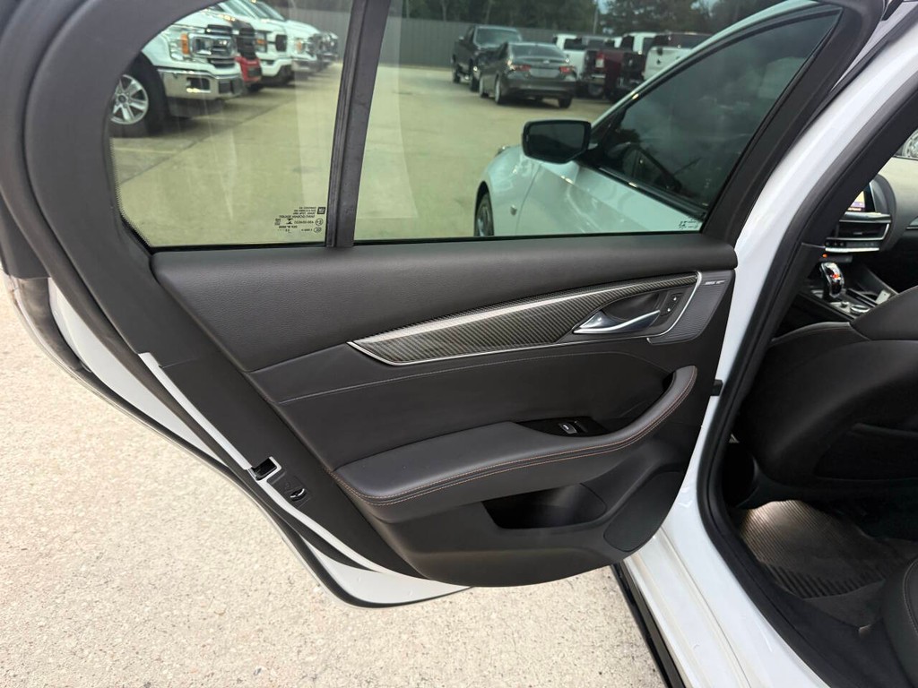 Cadillac CT5 Vehicle Full-screen Gallery Image 16