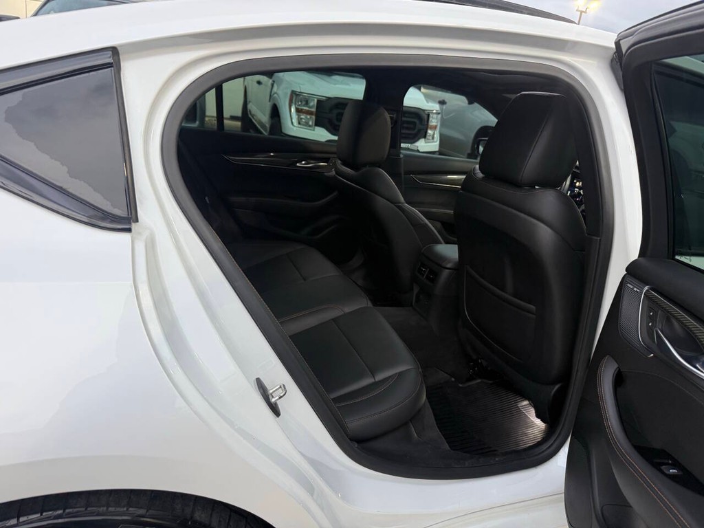 Cadillac CT5 Vehicle Full-screen Gallery Image 17