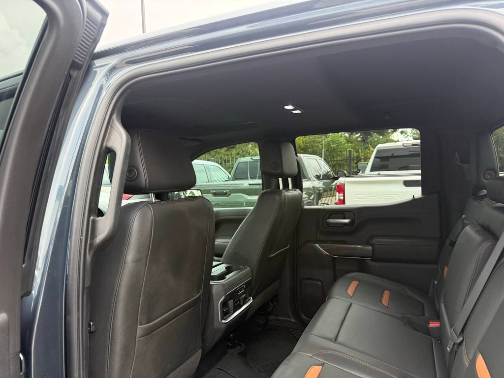 GMC Sierra 1500 Vehicle Full-screen Gallery Image 12