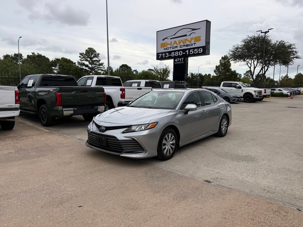 Toyota Camry Hybrid Vehicle Full-screen Gallery Image 03