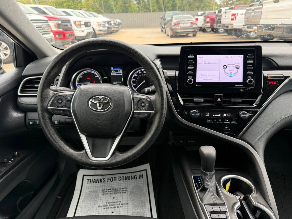 Toyota Camry Hybrid Vehicle Full-screen Gallery Image 22