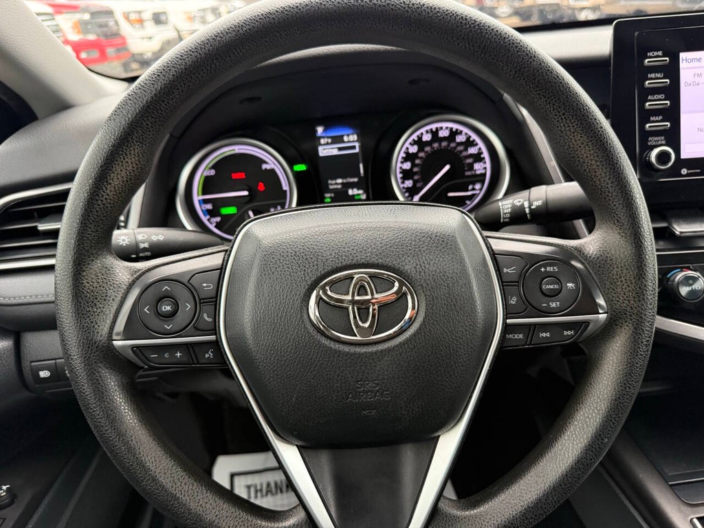 Toyota Camry Hybrid Vehicle Full-screen Gallery Image 24