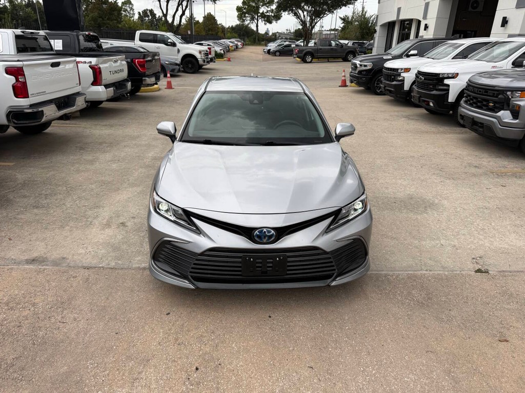 Toyota Camry Hybrid Vehicle Full-screen Gallery Image 38
