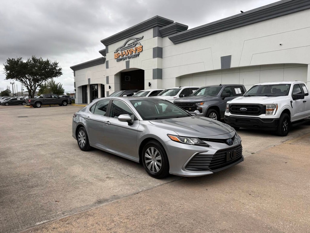 Toyota Camry Hybrid Vehicle Full-screen Gallery Image 40