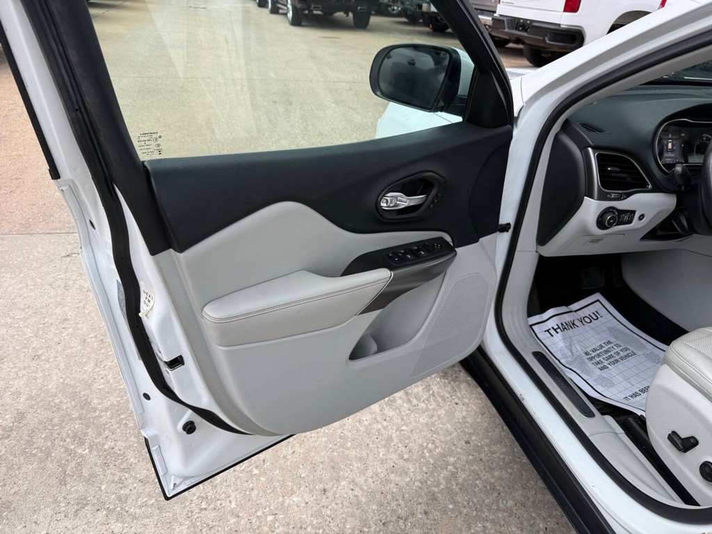 Jeep Cherokee Vehicle Full-screen Gallery Image 08