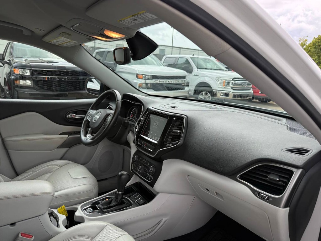 Jeep Cherokee Vehicle Full-screen Gallery Image 09