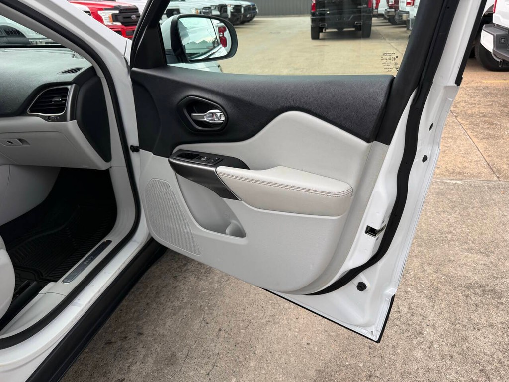 Jeep Cherokee Vehicle Full-screen Gallery Image 11