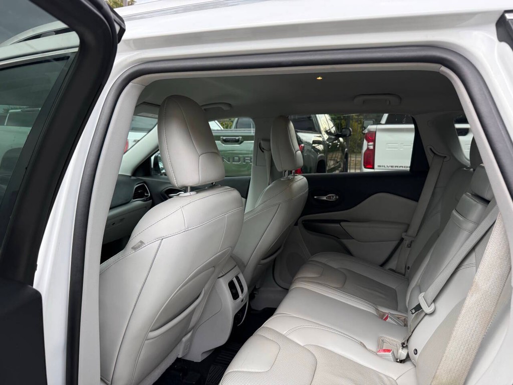Jeep Cherokee Vehicle Full-screen Gallery Image 12