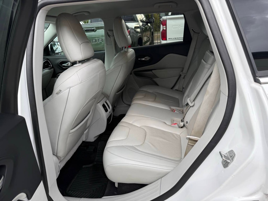 Jeep Cherokee Vehicle Full-screen Gallery Image 13