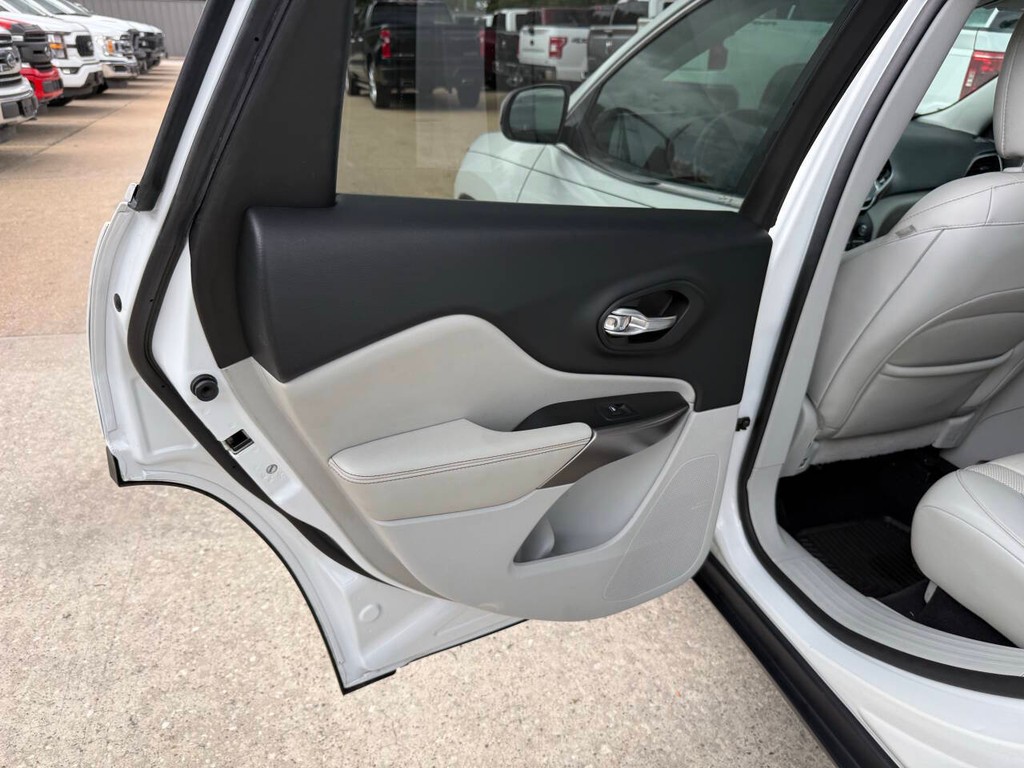 Jeep Cherokee Vehicle Full-screen Gallery Image 14