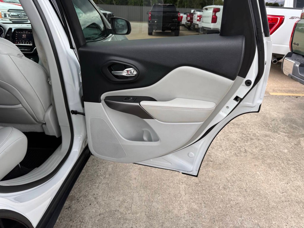 Jeep Cherokee Vehicle Full-screen Gallery Image 16