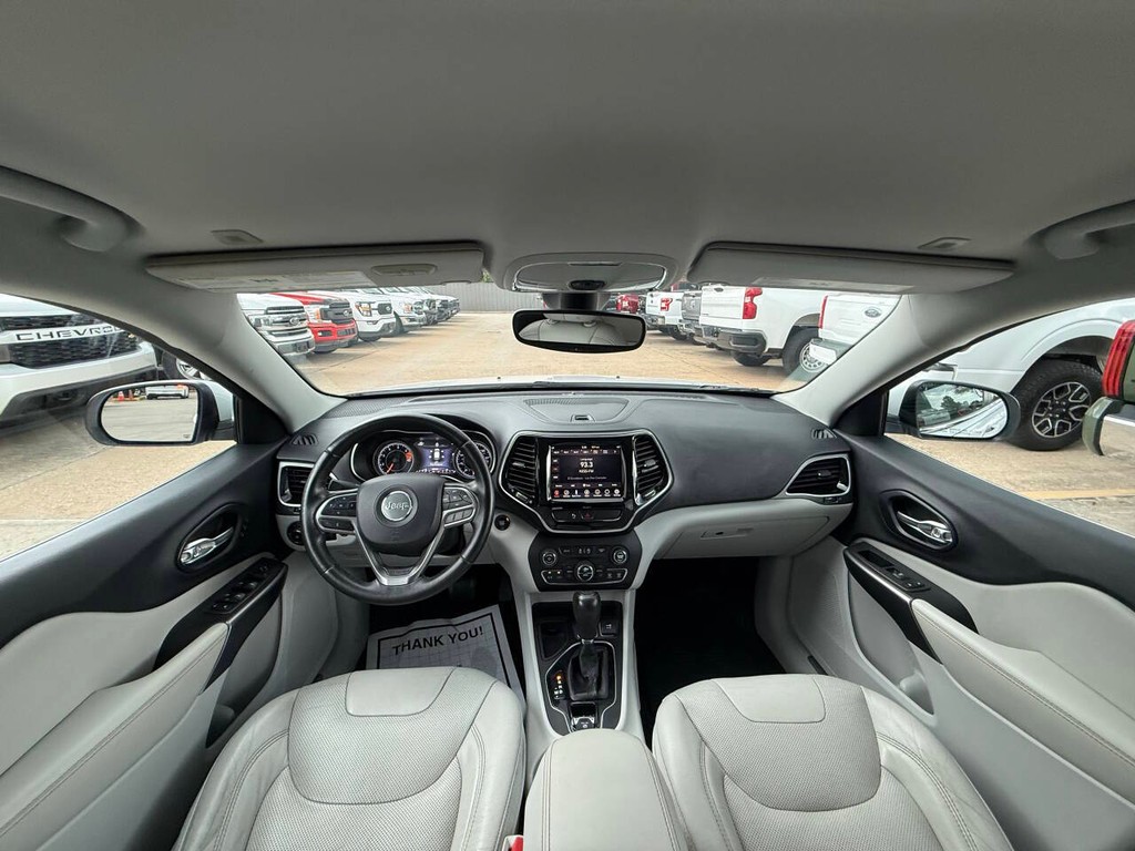 Jeep Cherokee Vehicle Full-screen Gallery Image 17