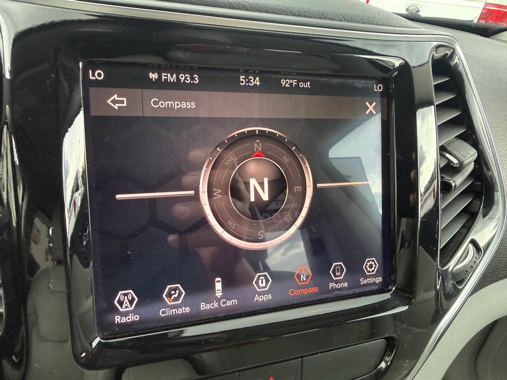 Jeep Cherokee Vehicle Full-screen Gallery Image 27