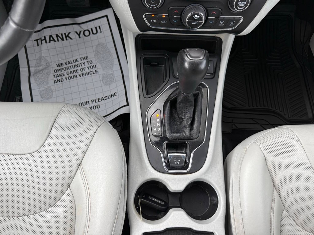 Jeep Cherokee Vehicle Full-screen Gallery Image 30