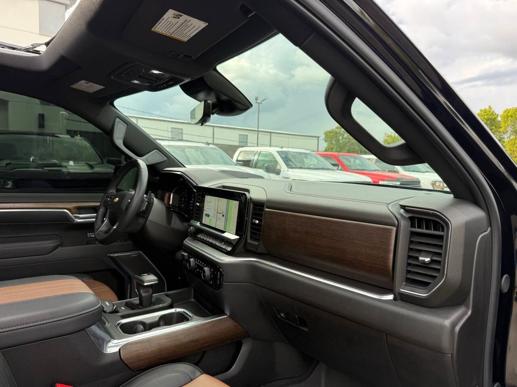 Chevrolet Silverado 1500 Vehicle Full-screen Gallery Image 09