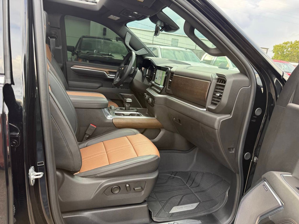 Chevrolet Silverado 1500 Vehicle Full-screen Gallery Image 10