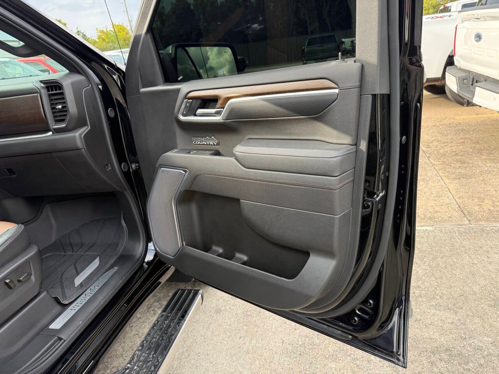 Chevrolet Silverado 1500 Vehicle Full-screen Gallery Image 11