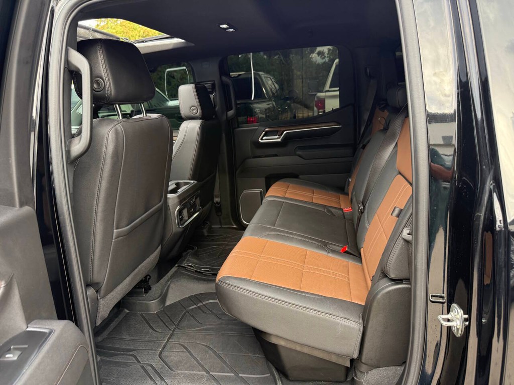 Chevrolet Silverado 1500 Vehicle Full-screen Gallery Image 13