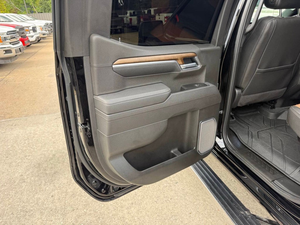 Chevrolet Silverado 1500 Vehicle Full-screen Gallery Image 14
