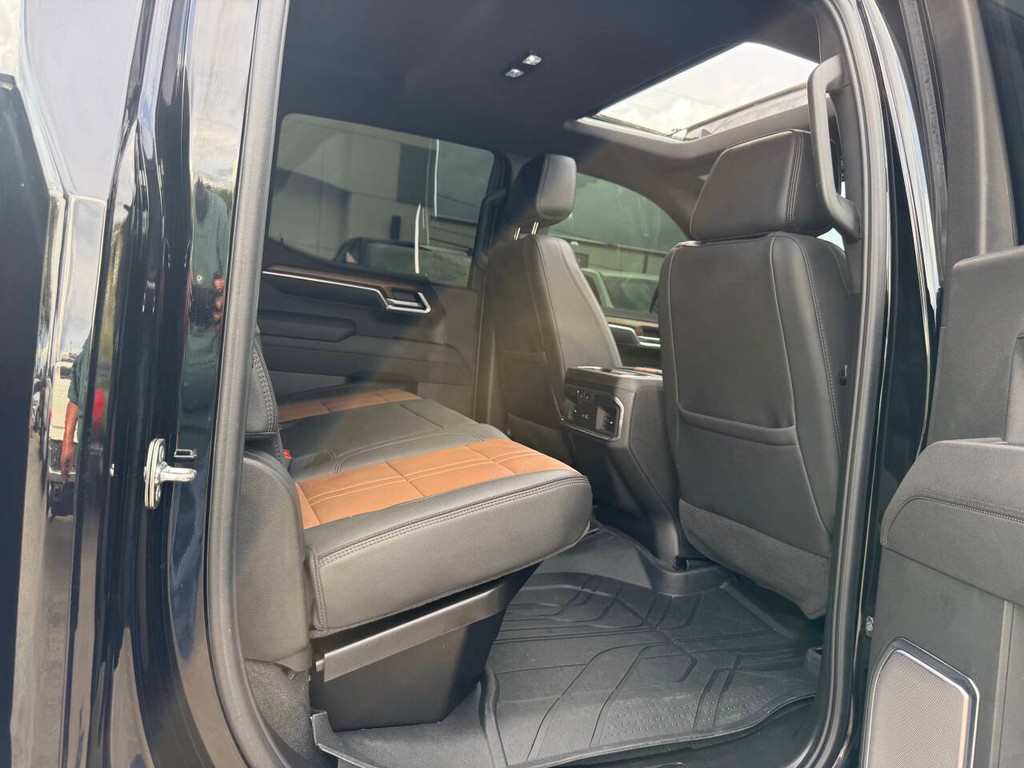 Chevrolet Silverado 1500 Vehicle Full-screen Gallery Image 15