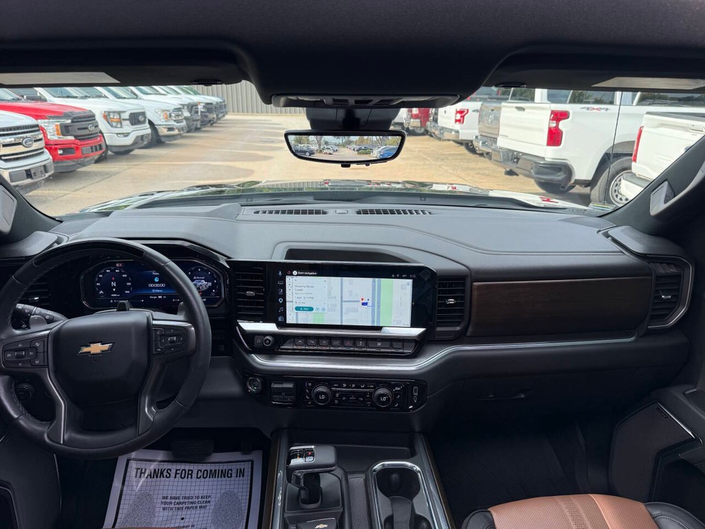 Chevrolet Silverado 1500 Vehicle Full-screen Gallery Image 17