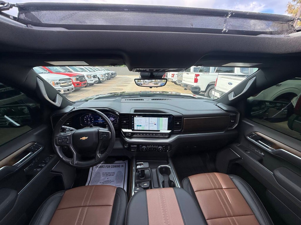 Chevrolet Silverado 1500 Vehicle Full-screen Gallery Image 18