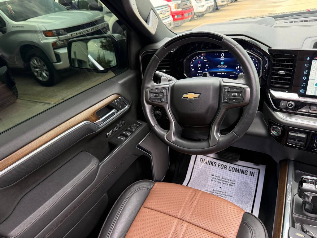 Chevrolet Silverado 1500 Vehicle Full-screen Gallery Image 19