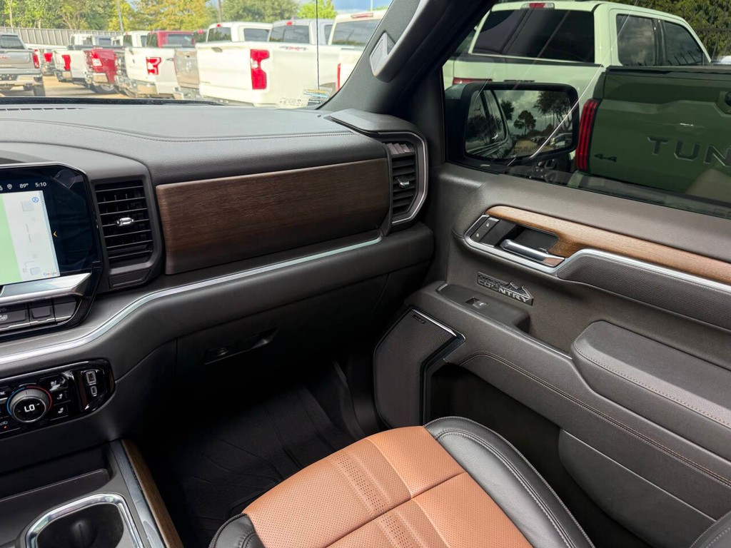 Chevrolet Silverado 1500 Vehicle Full-screen Gallery Image 20