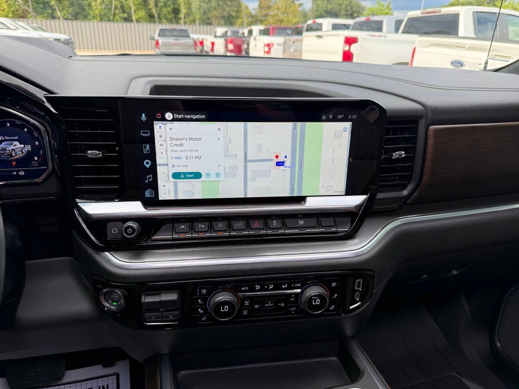 Chevrolet Silverado 1500 Vehicle Full-screen Gallery Image 24