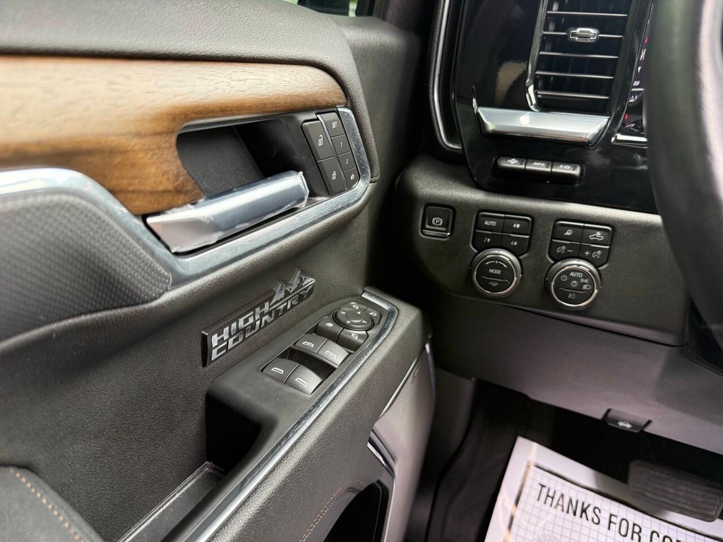 Chevrolet Silverado 1500 Vehicle Full-screen Gallery Image 31