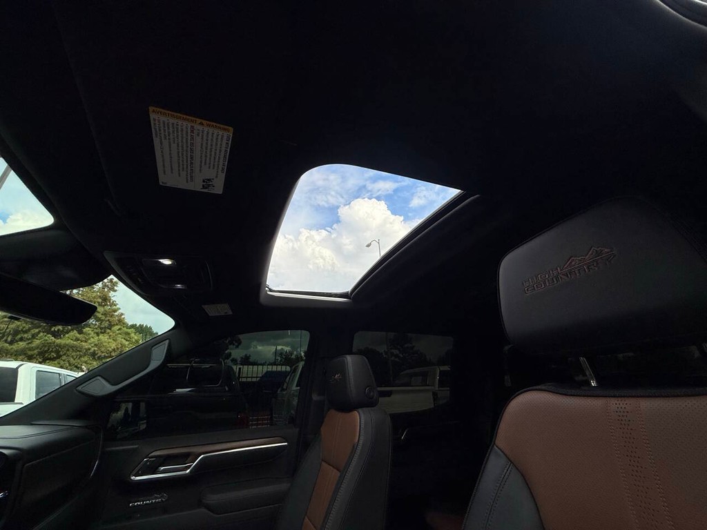 Chevrolet Silverado 1500 Vehicle Full-screen Gallery Image 32