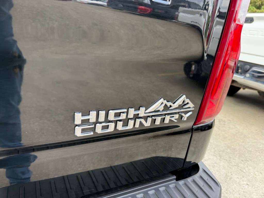 Chevrolet Silverado 1500 Vehicle Full-screen Gallery Image 40